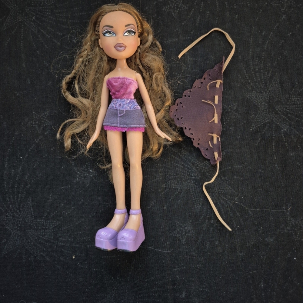 Yasmin Bratz Doll 2001 With Bandana - Picture 7 of 10